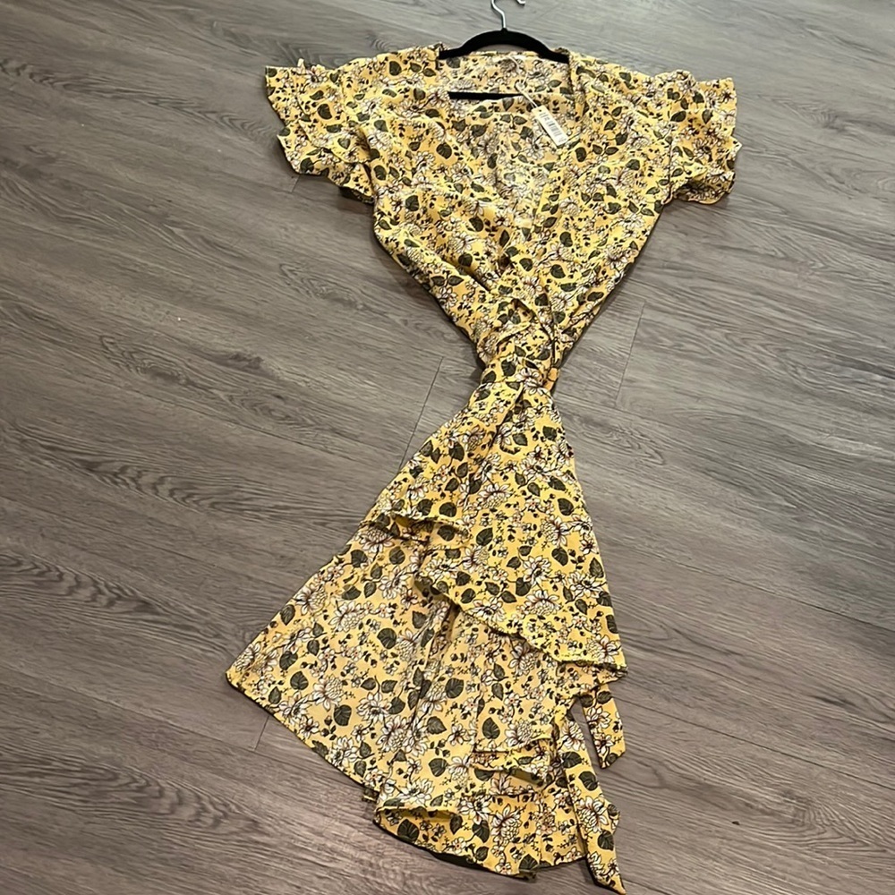 Max Studio ruffle sleeve XS wrap dress🎉